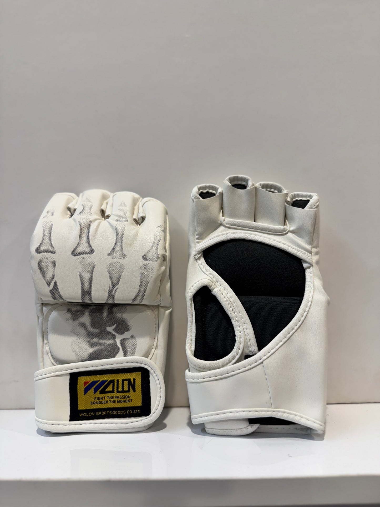 GUANTES BLANCOS