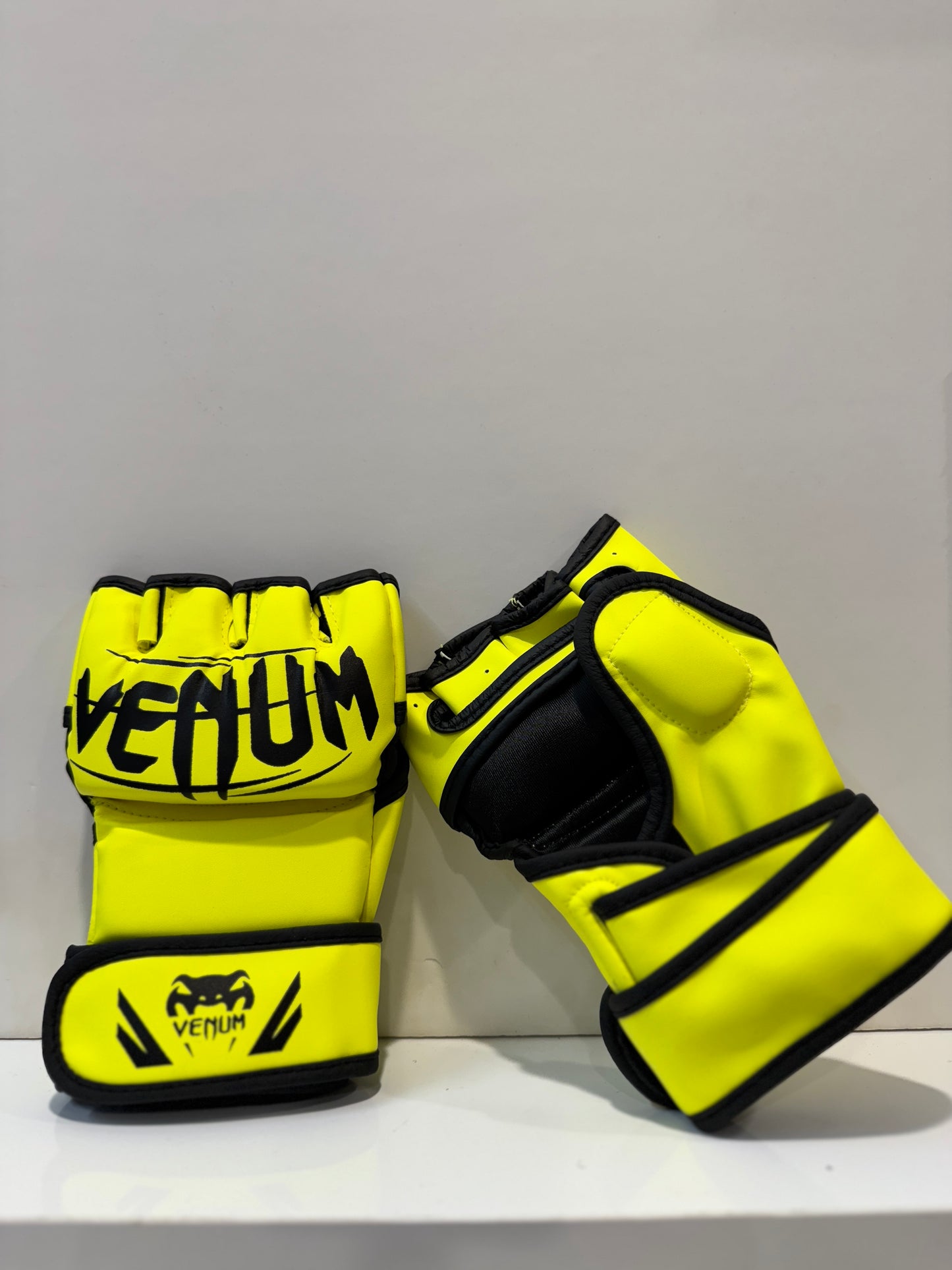 GUANTES KICK BOXING VENUM