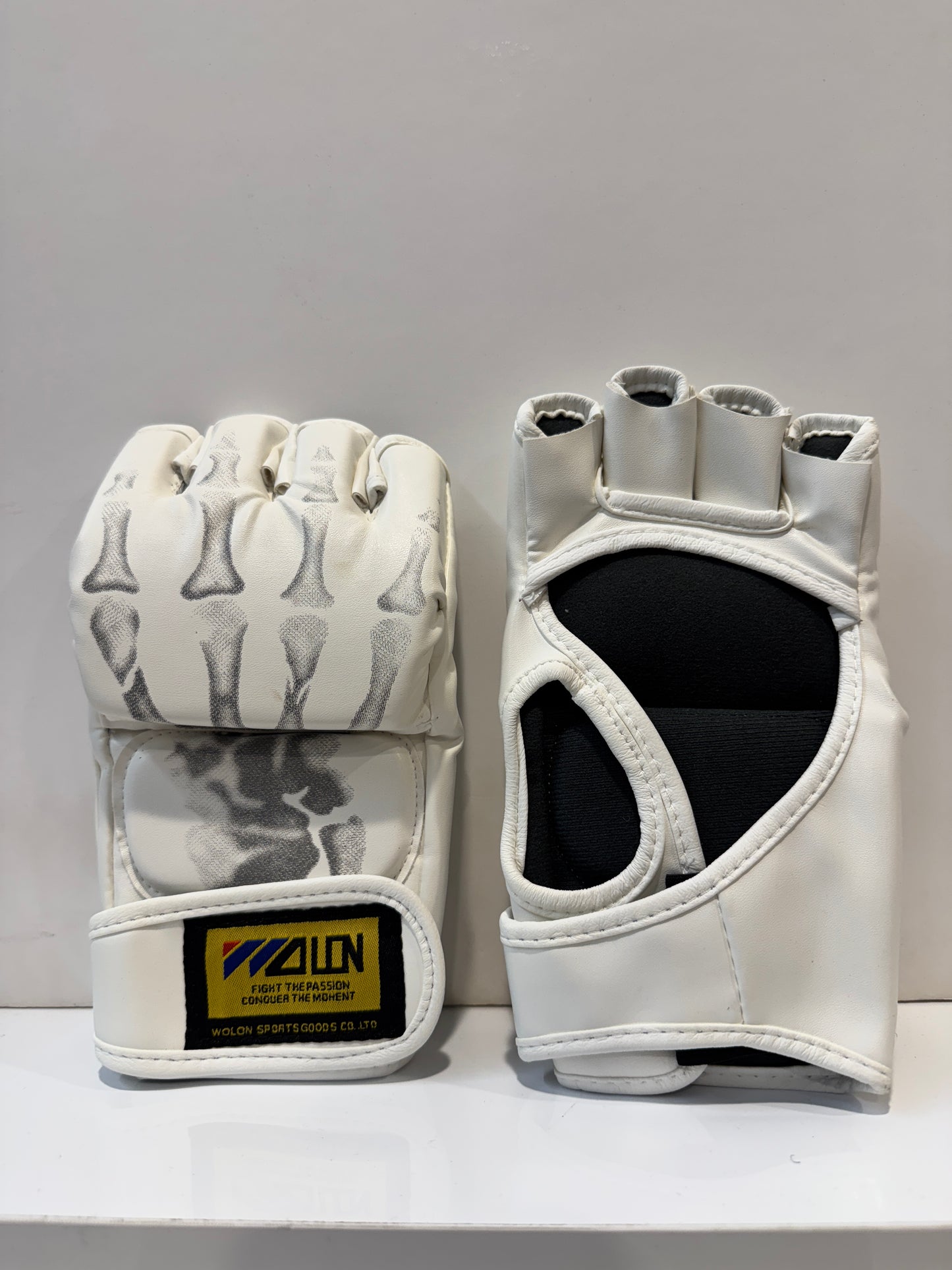 GUANTES BLANCOS