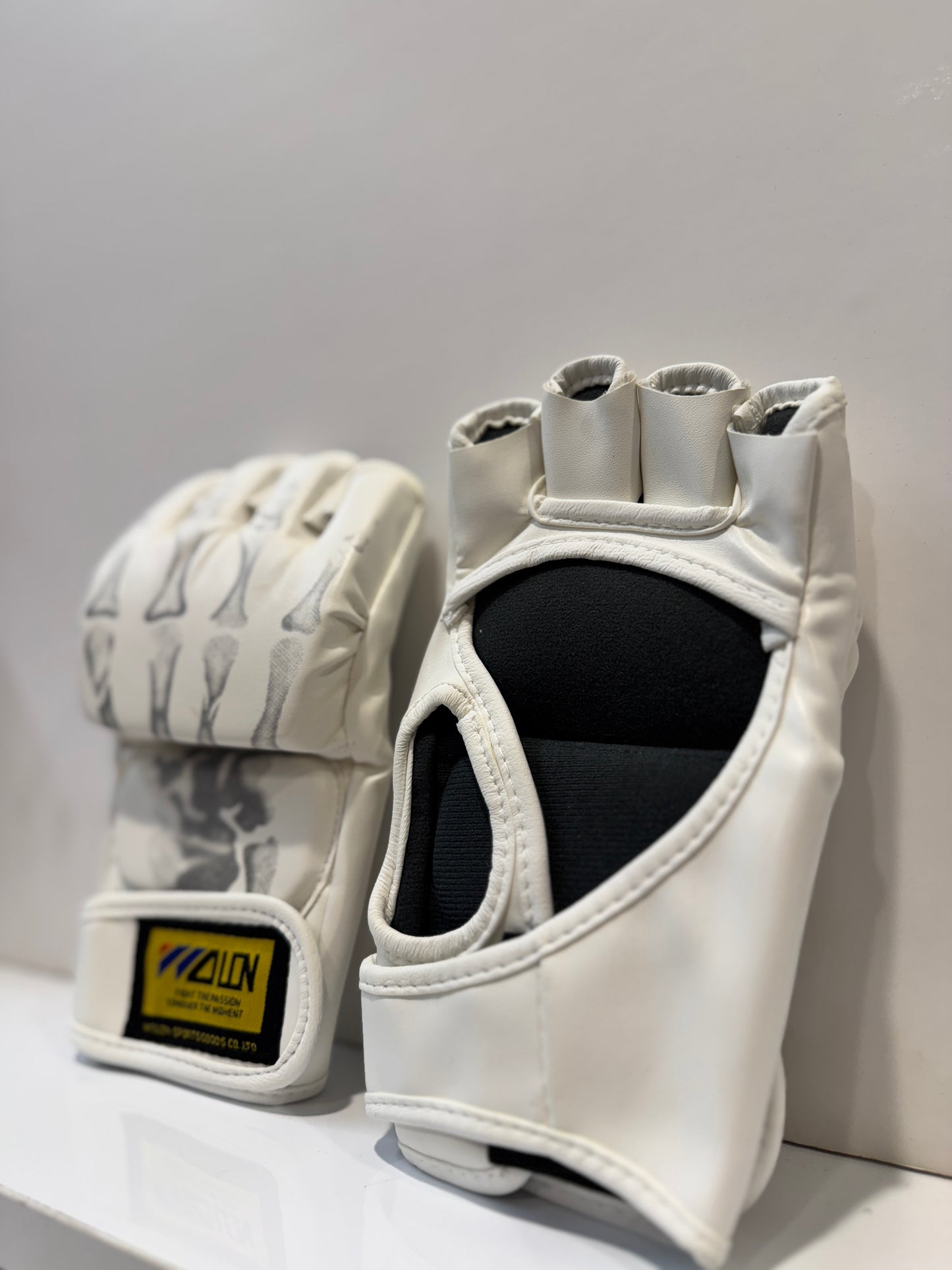 GUANTES BLANCOS