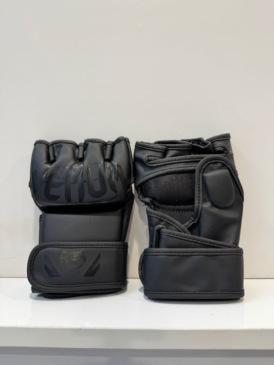 GUANTES KICKBOXING VENUM NEGRO